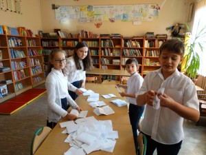 Komisja: Natalia, Miłosz, Jakub i Amelia licza głosy.