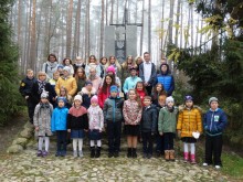 Delegacje klas przy mogile powstańców