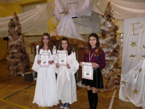 Zuzia, Natalka i Karina - dyplomy i medale.